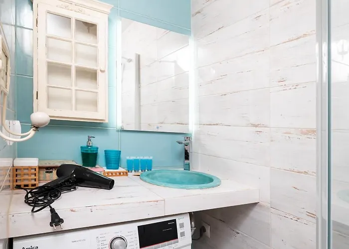 Wild And Free Urban Jungle By Bookinghost Lejlighed Łódź